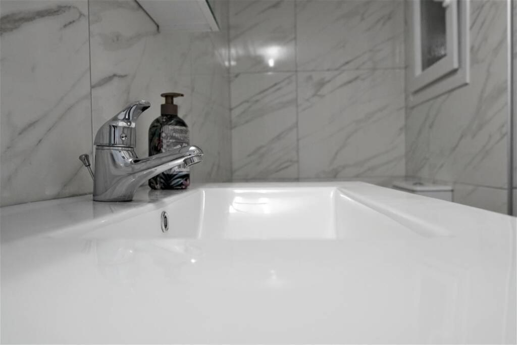 Athens Central 3Bd Apartment Next To Metro Luxury Buitenkant foto